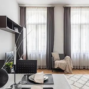 Place Of Grace - 50 Meters From Dancing House Appartamento