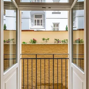 4* Lägenhetshotell Petrin Tower